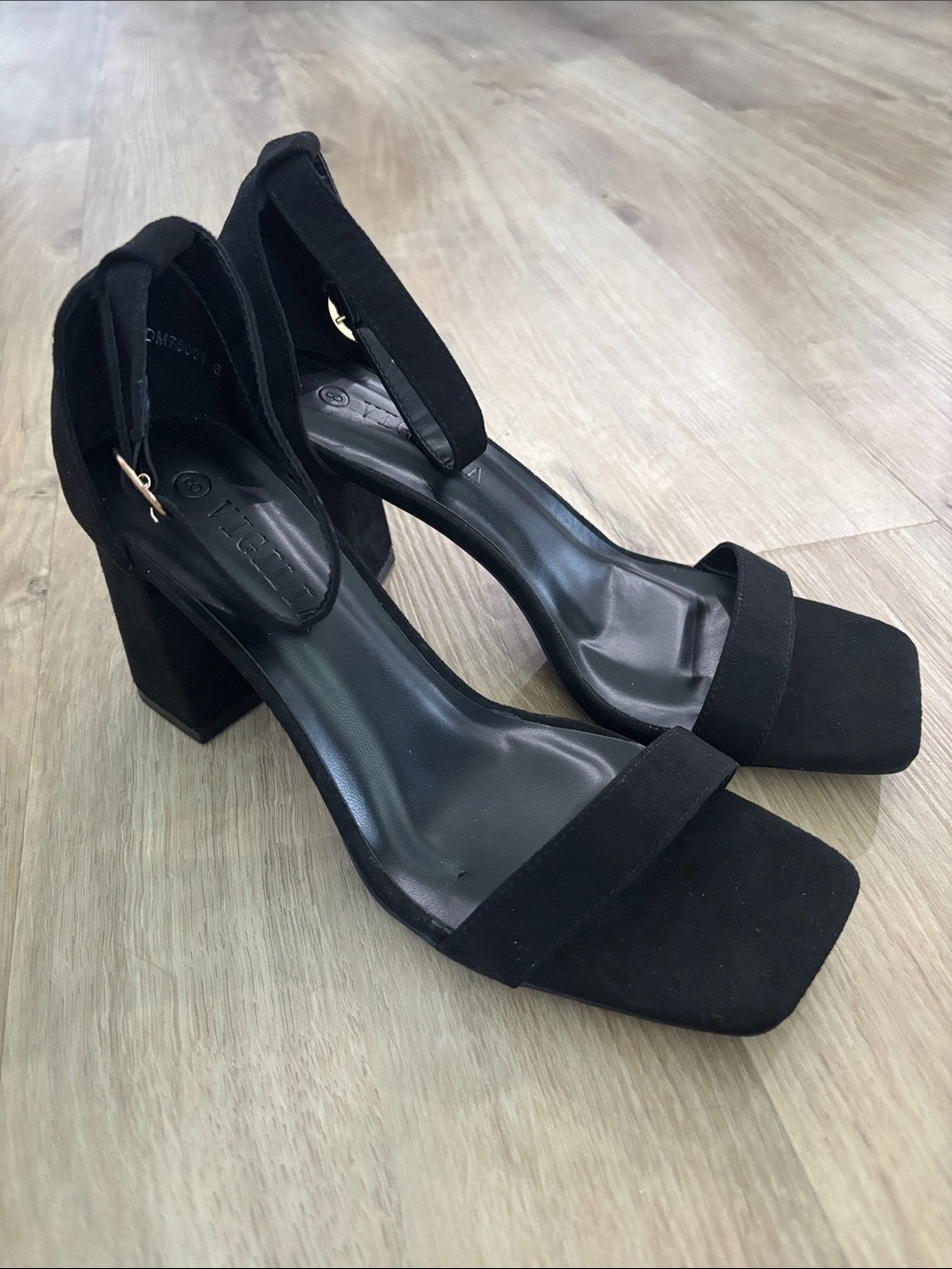 NEW Women’s Vigilia Ankle Strap Dress Sandals